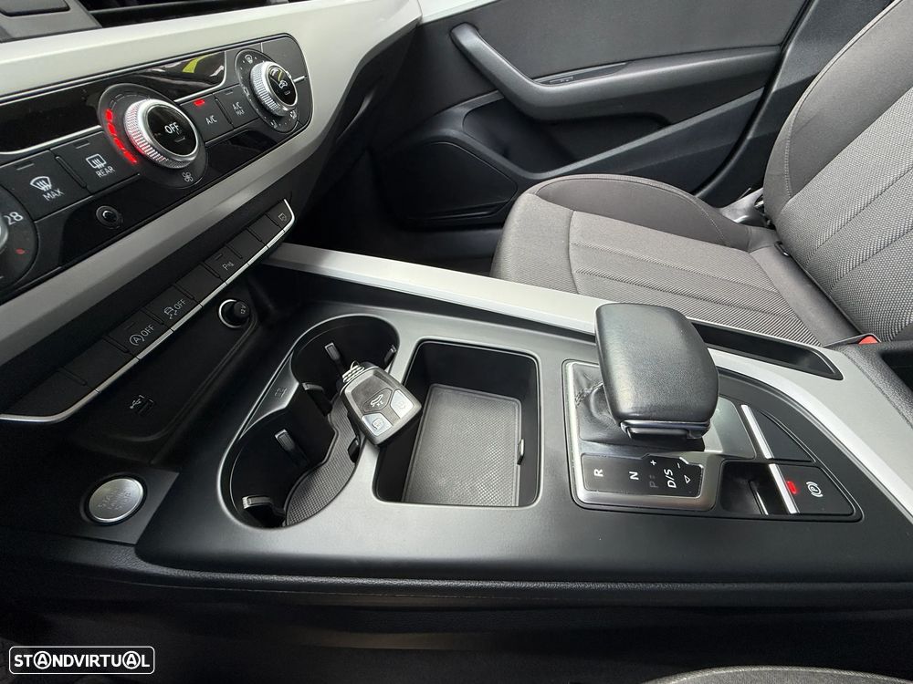 Audi A4 30 TDI S line S tronic - 41