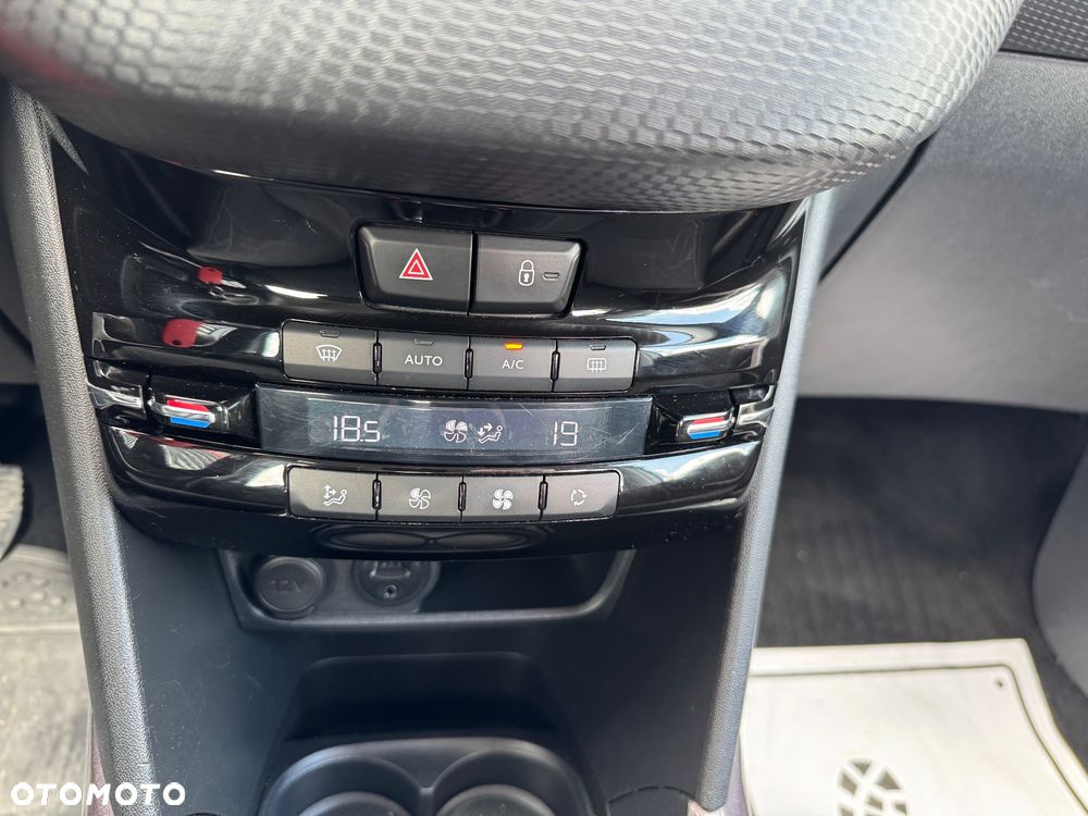 Peugeot 2008 1.2 Pure Tech Style - 19