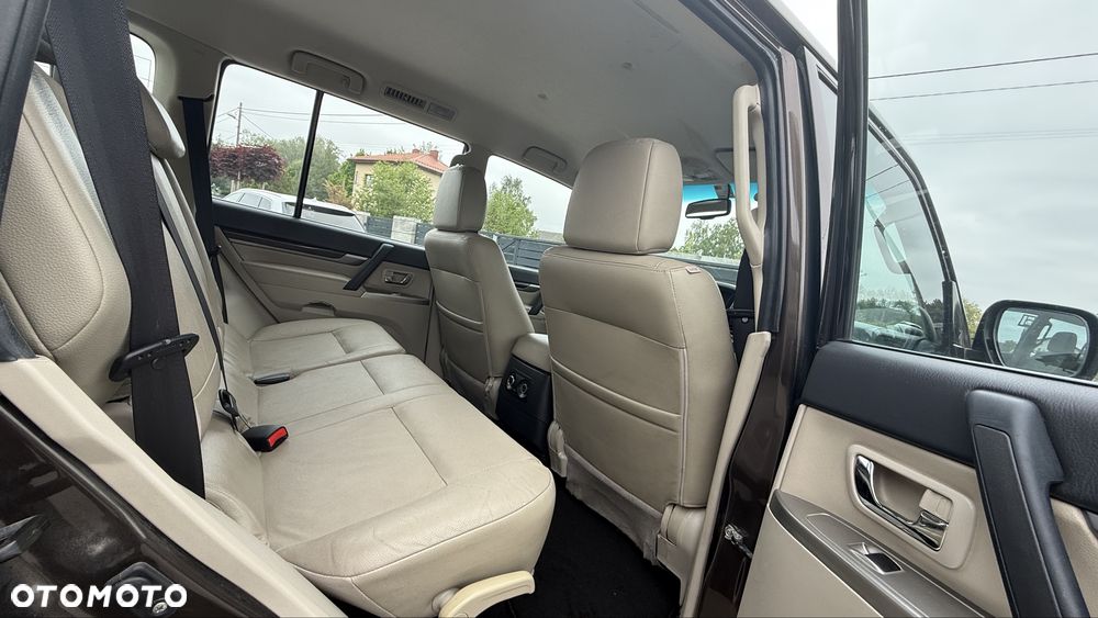 Mitsubishi Pajero - 8
