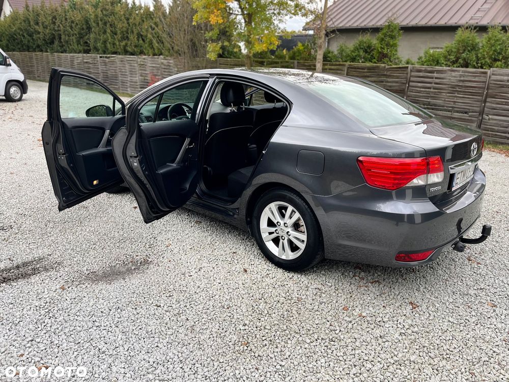 Toyota Avensis 1.8 Premium - 40
