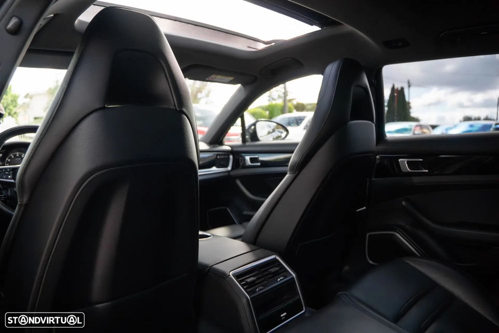 Porsche Panamera Sport Turismo 4 E-Hybrid Platinum Edition - 30