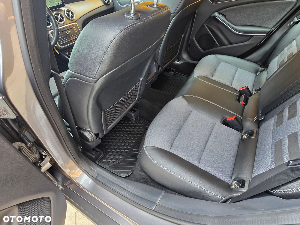 Mercedes-Benz GLA - 15