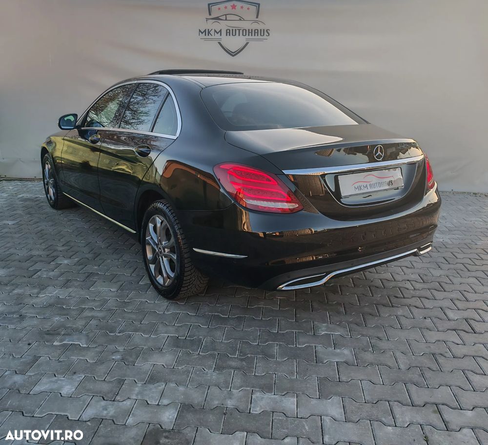 Mercedes-Benz C - 12