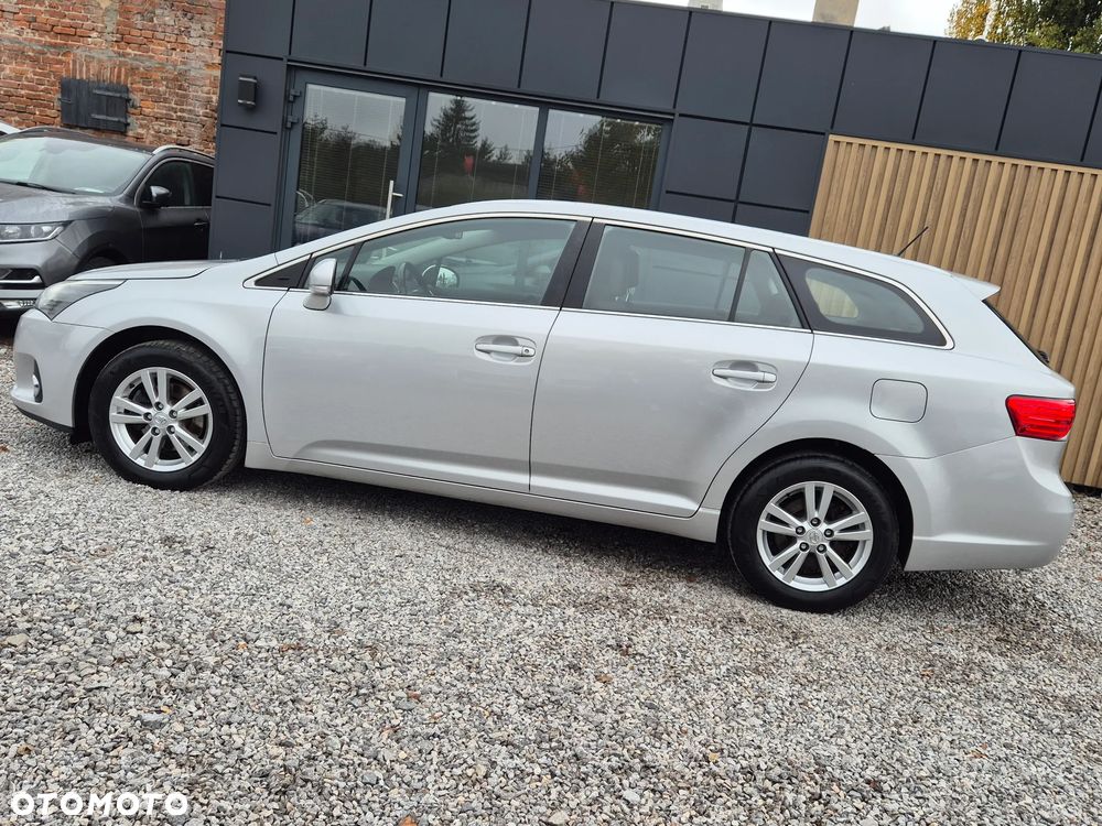 Toyota Avensis Touring Sports 1.8 Comfort - 6