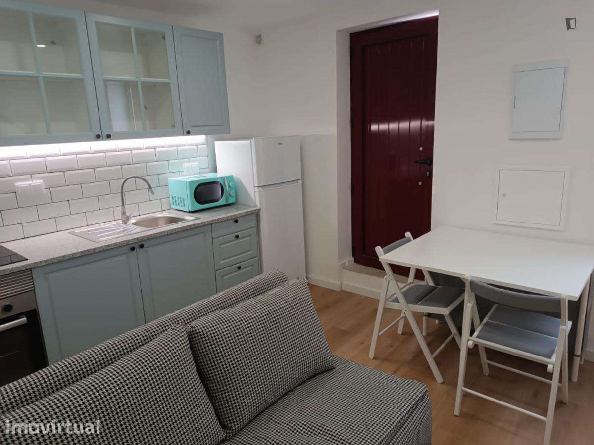 Apartamento com 1 quartos - localizado em Santa Marinha Porto - Grande imagem: 2/9