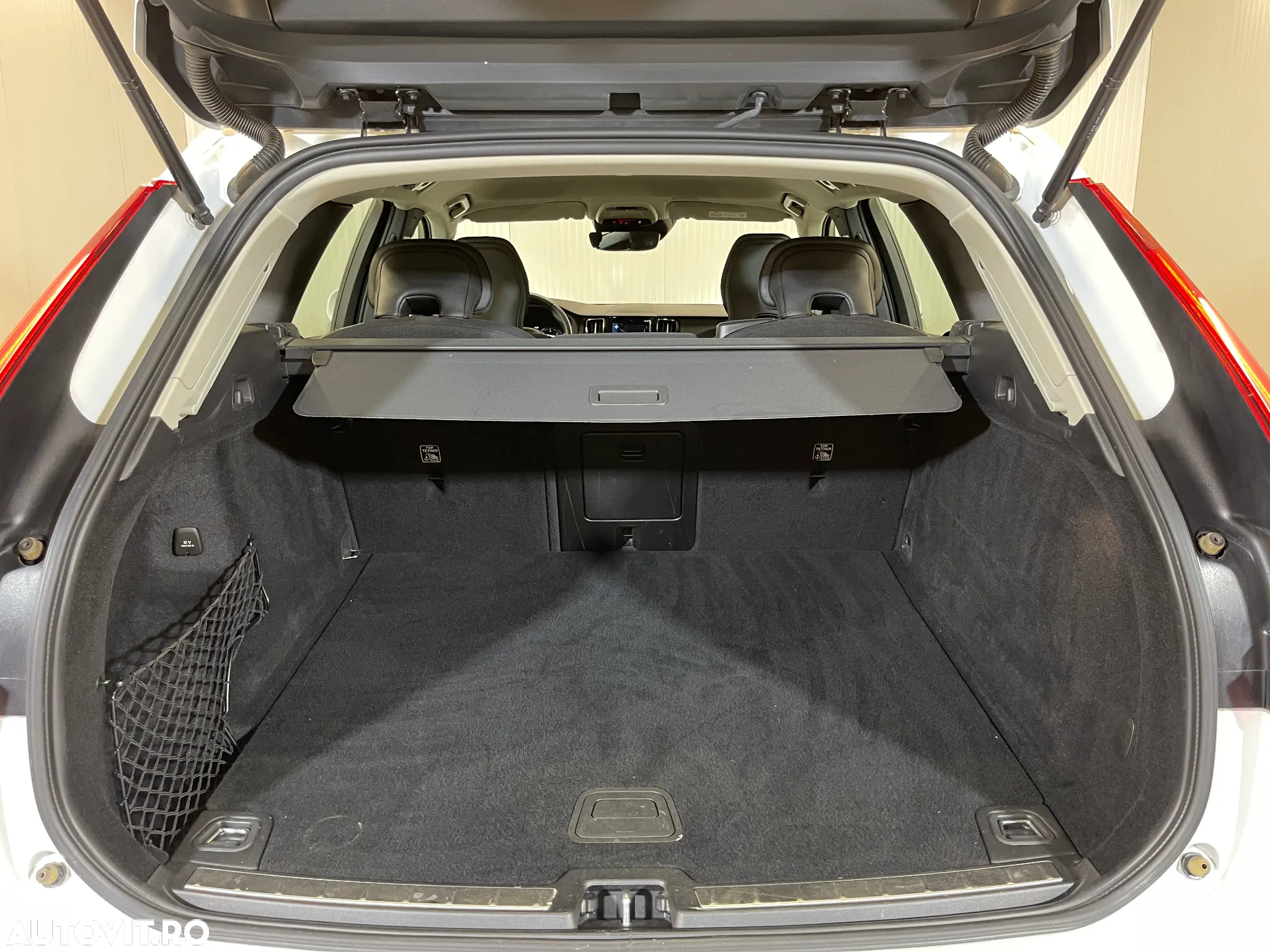 Volvo XC 60 B4 D AWD Geartronic Momentum - 11