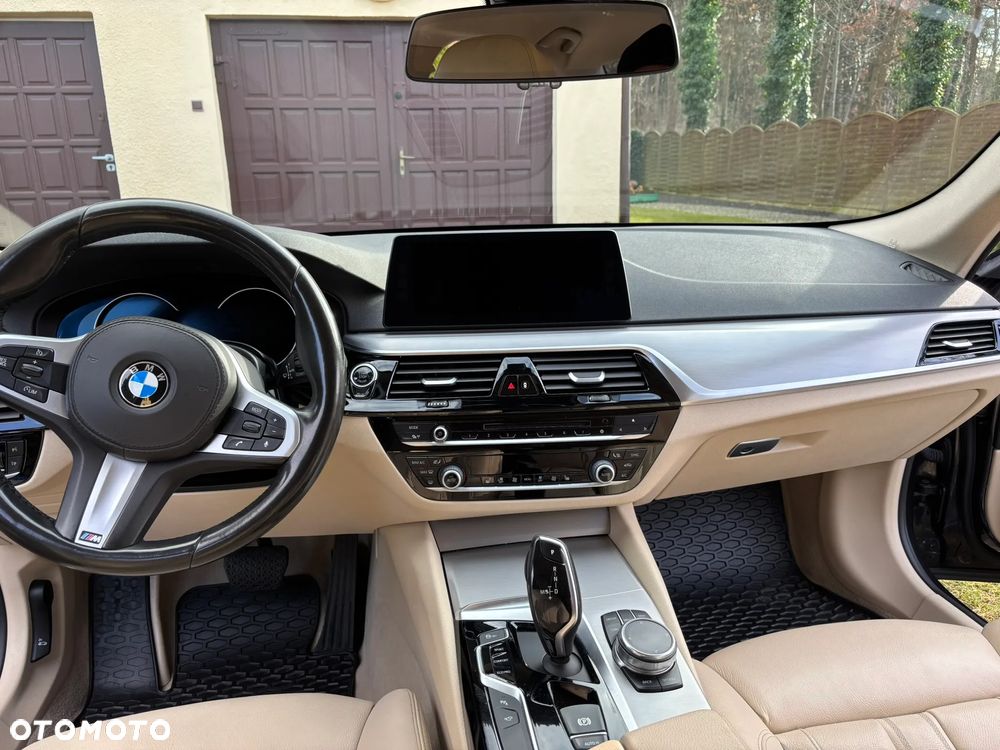 BMW Seria 5 520d M Sport - 12
