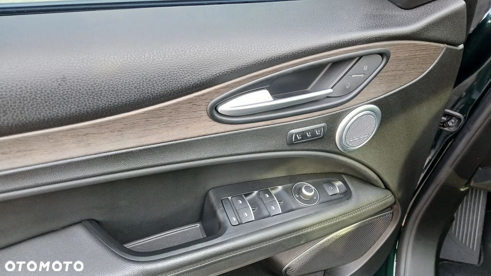 Alfa Romeo Stelvio 2.0 Turbo 16V AT8-Q4 Ti - 13