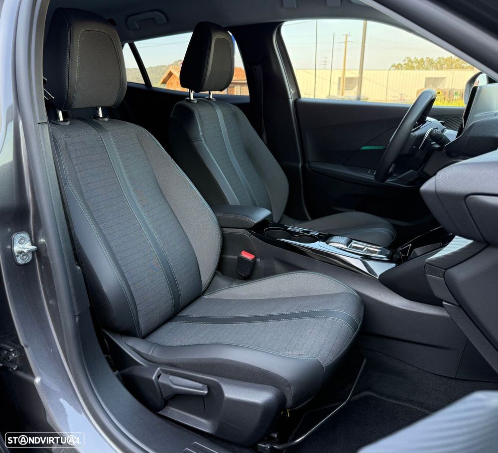 Peugeot 2008 1.2 PureTech Allure Pack EAT8 - 24