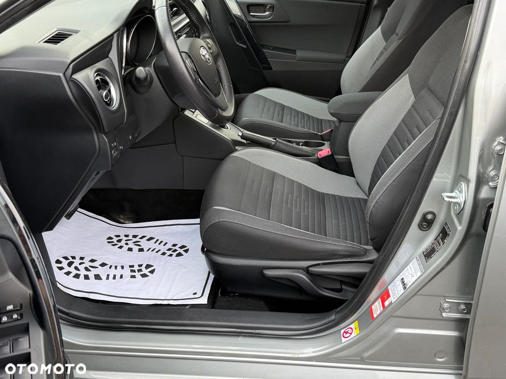 Toyota Auris - 12