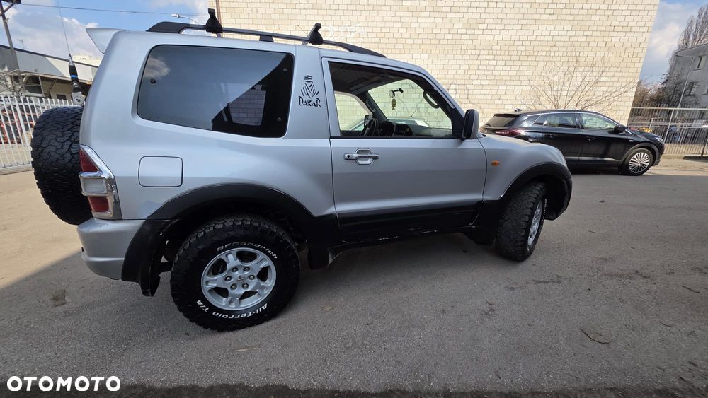 Mitsubishi Pajero - 18