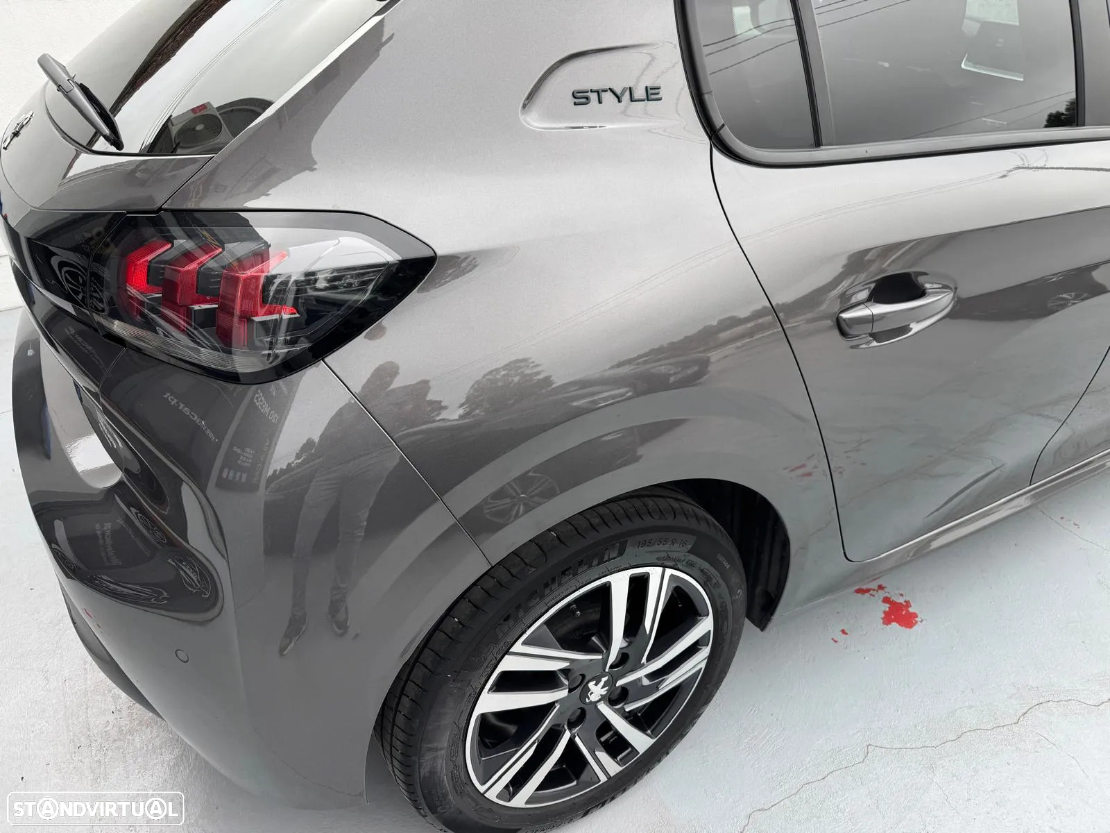 Peugeot 208 PureTech 100 Style - 8
