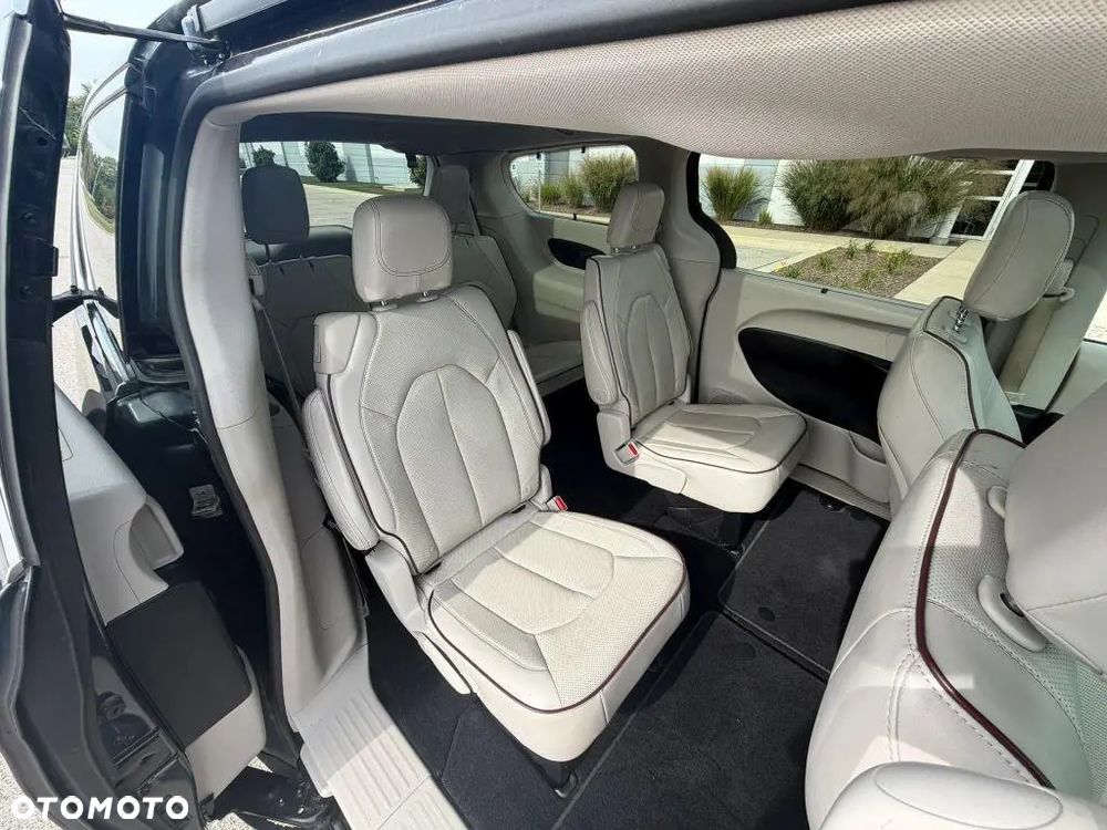 Chrysler Pacifica - 15