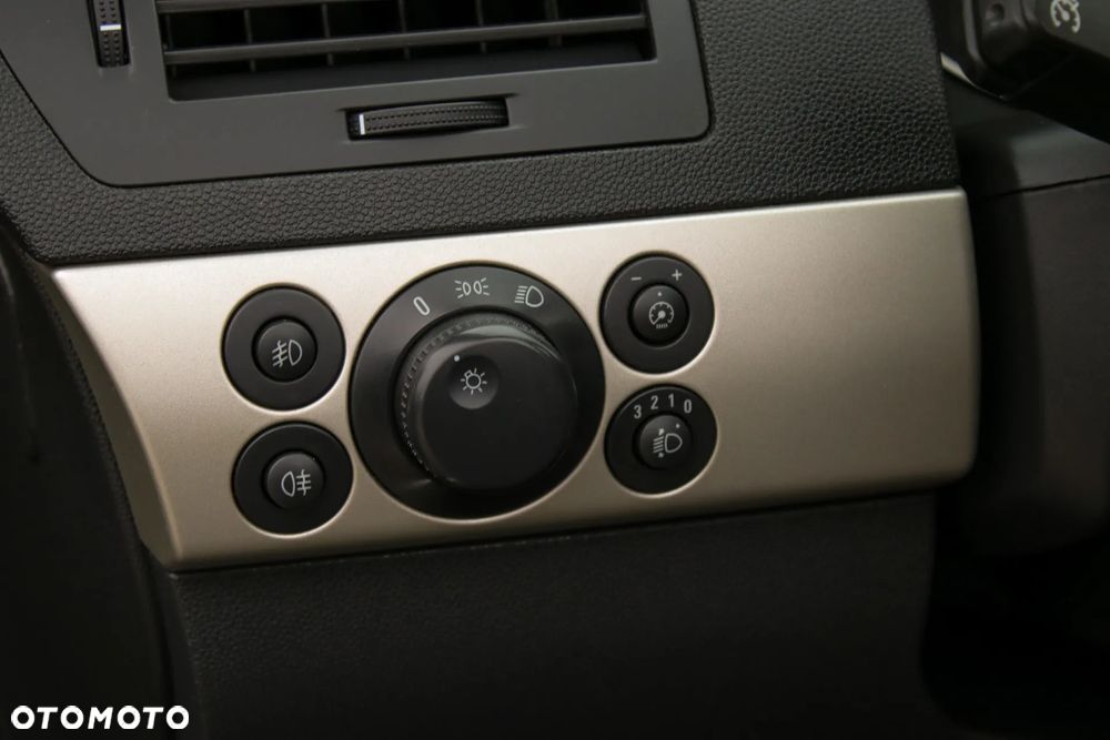 Opel Astra 1.6 Endless Summer - 28