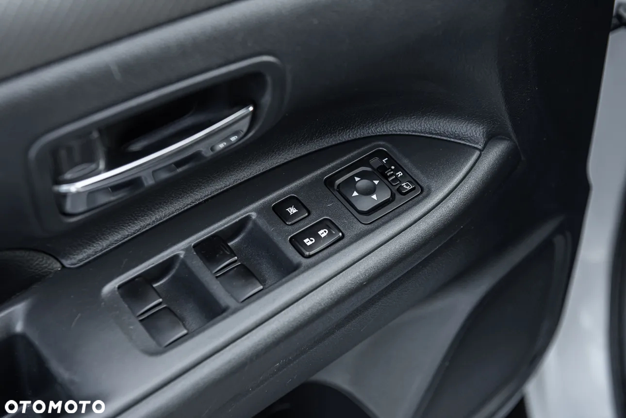 Mitsubishi Outlander - 16