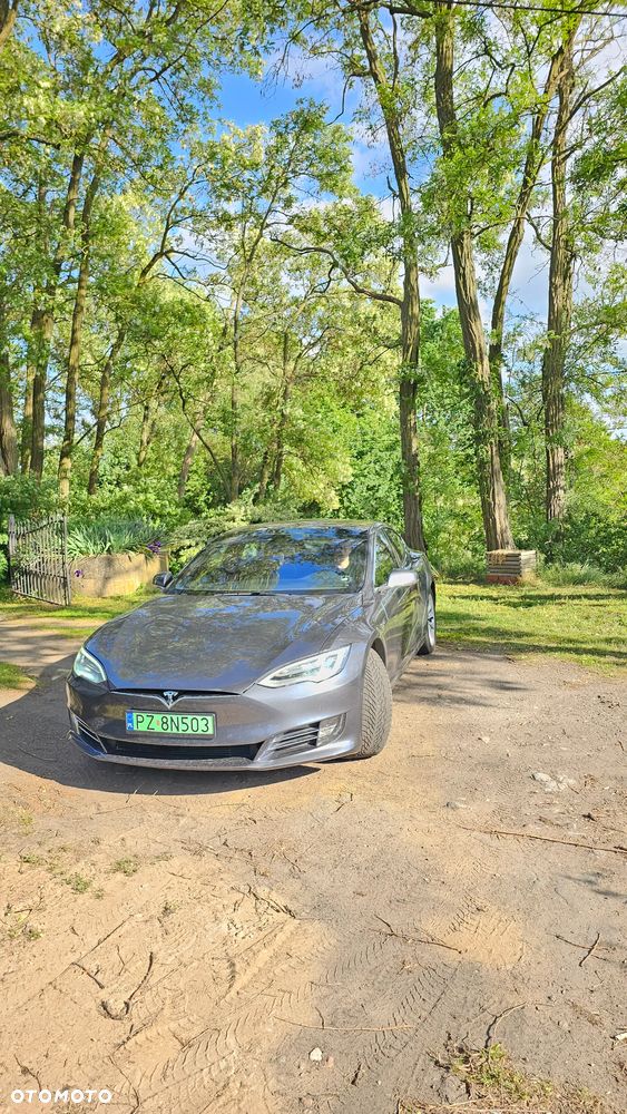 Tesla Model S - 21