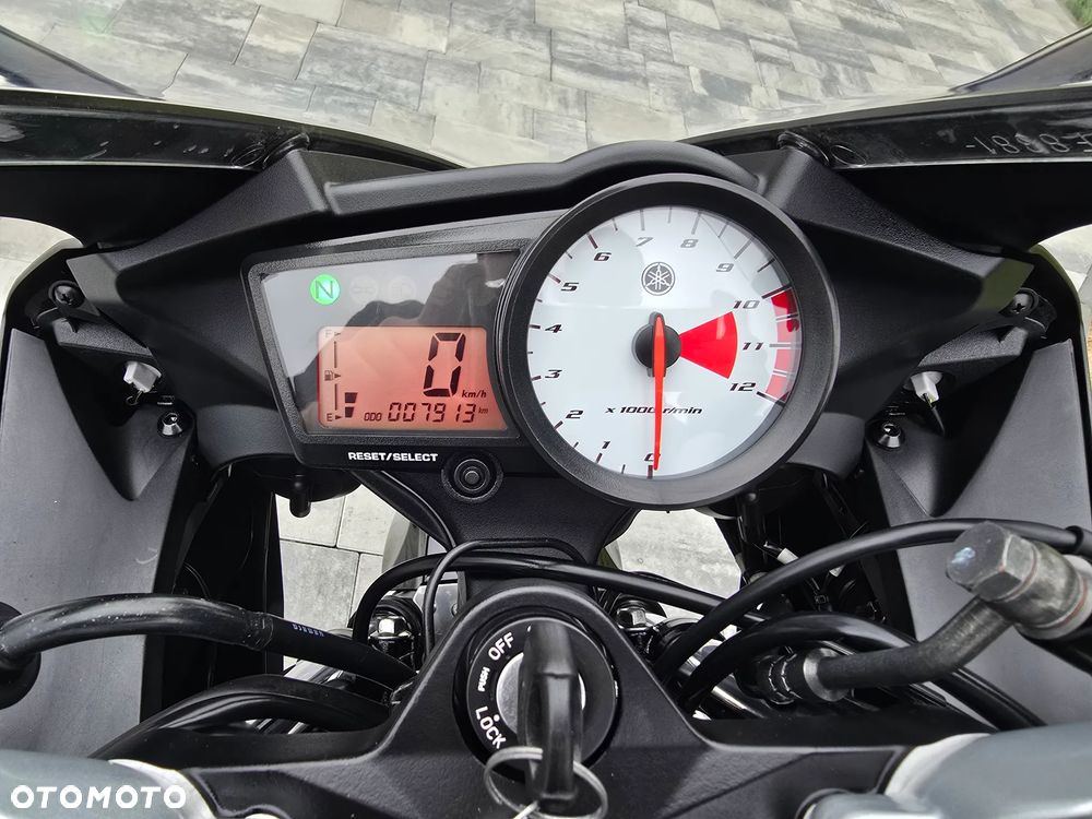 Yamaha YZF - 24