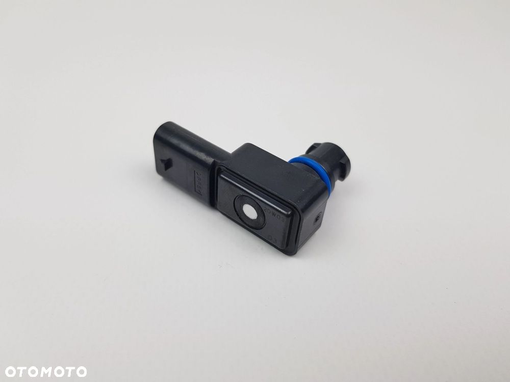 NOWY ORYGINALNY Czujnik ciśnienia paliwa Mercedes w177 w205 A0009055002 - 2