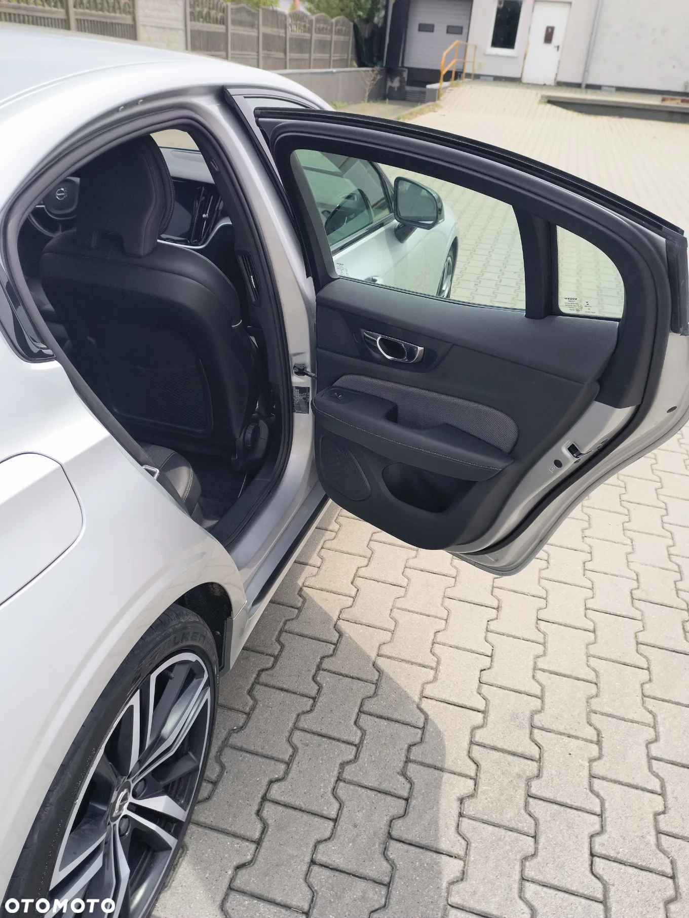 Volvo S60 T5 AWD R-Design - 14