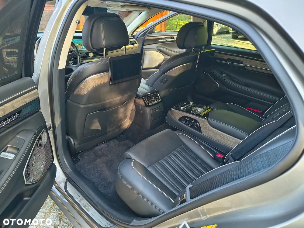 Genesis G90 - 26