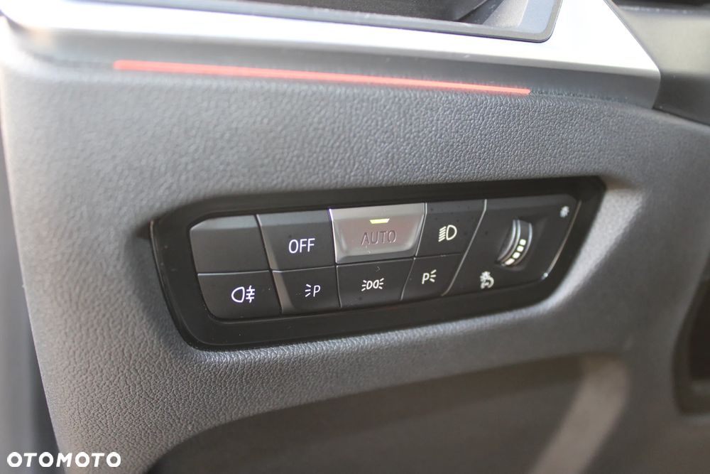 BMW Seria 3 320i xDrive M Sport - 14