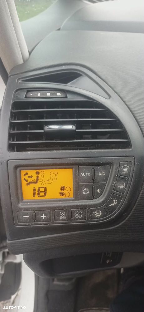 Citroën C4 Picasso 1.6 HDI 1+ - 24