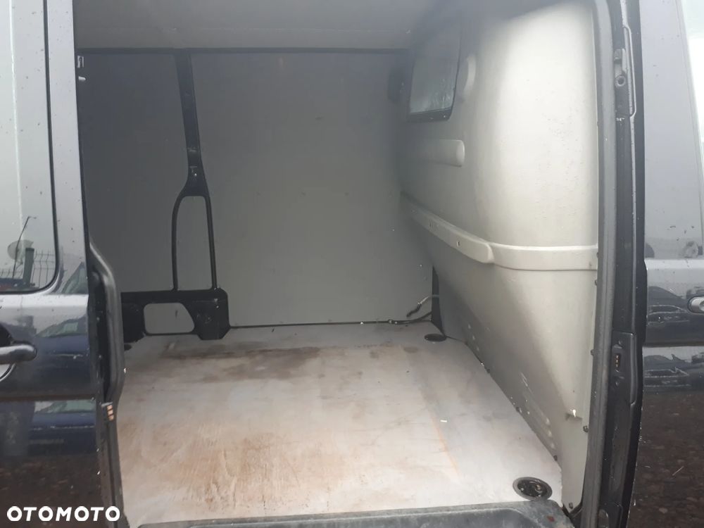 Volkswagen Transporter - 28