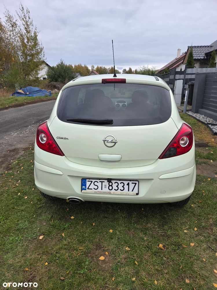 Opel Corsa 2011 photo 2