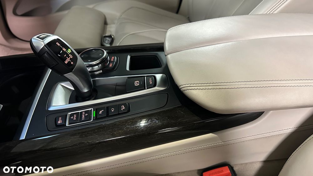 BMW X5 xDrive50i - 11