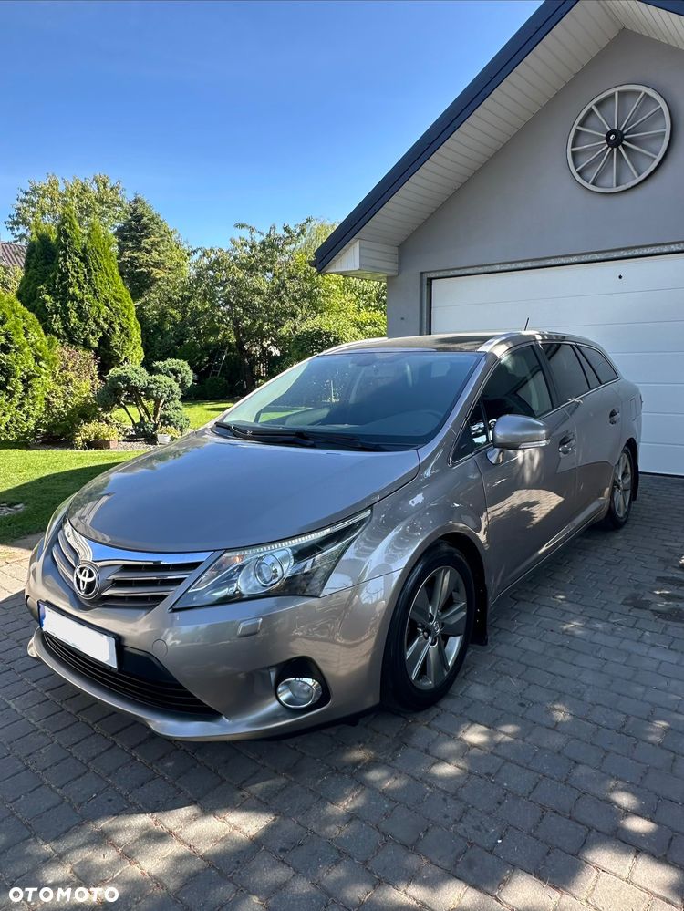 Toyota Avensis 1.8 Comfort - 1