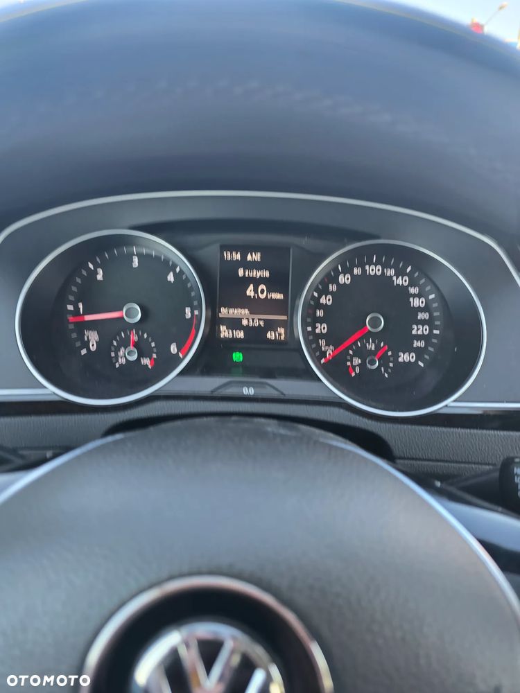 Volkswagen Passat - 13
