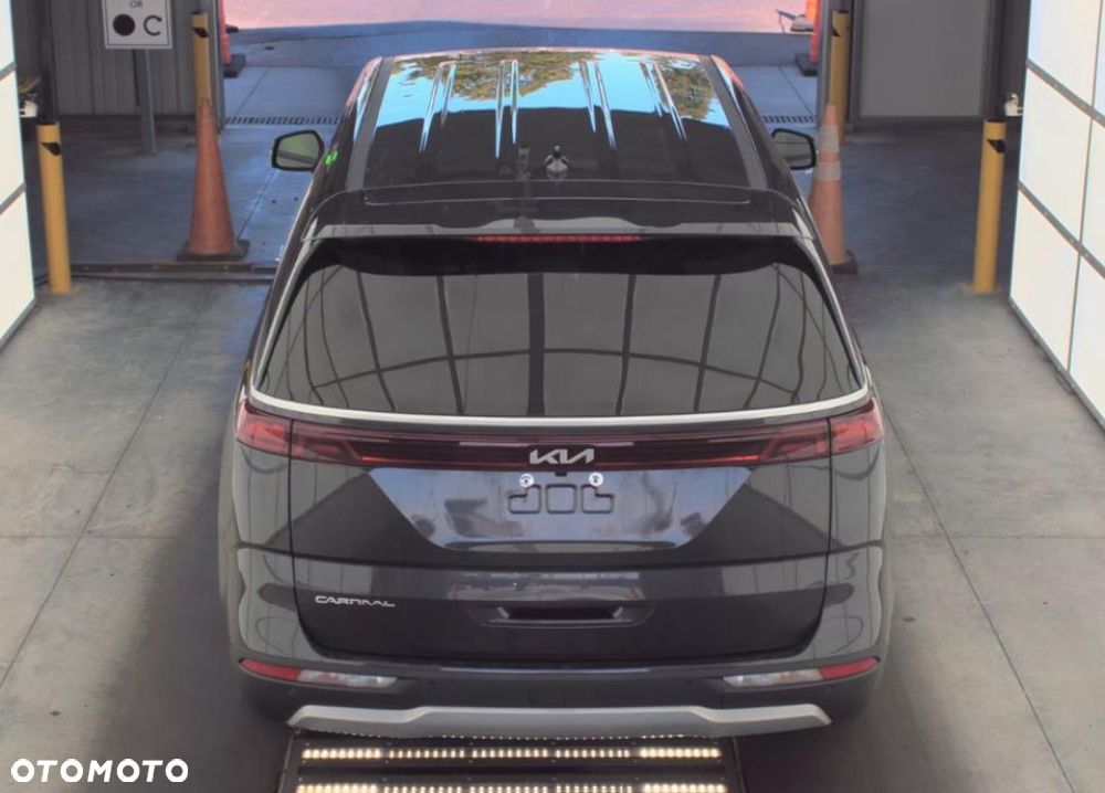 Kia Carnival - 6