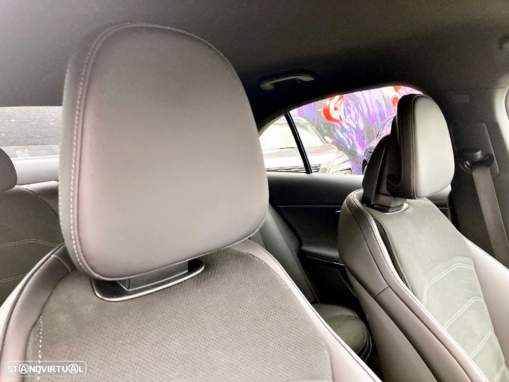 Mercedes-Benz E 300 e AMG Line - 32