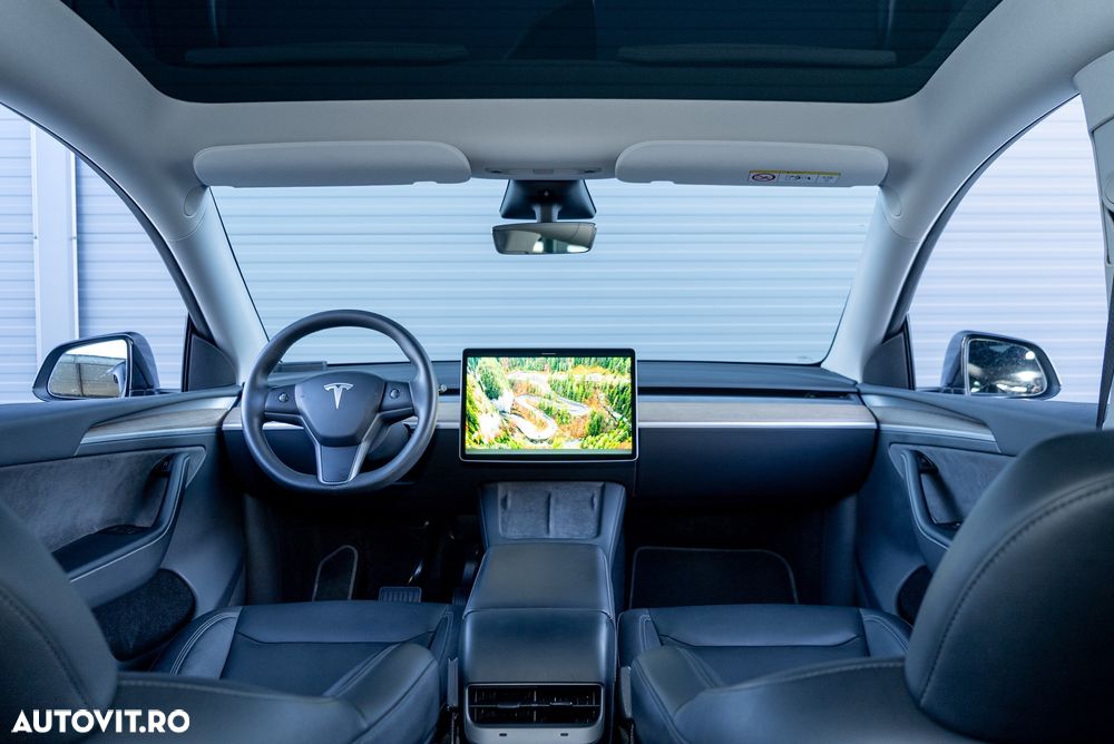 Tesla Model Y - 37