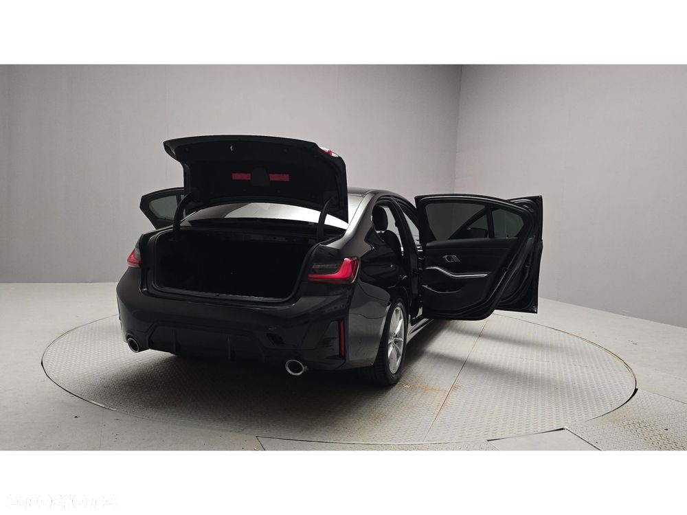BMW Seria 3 320d xDrive mHEV M Sport - 12