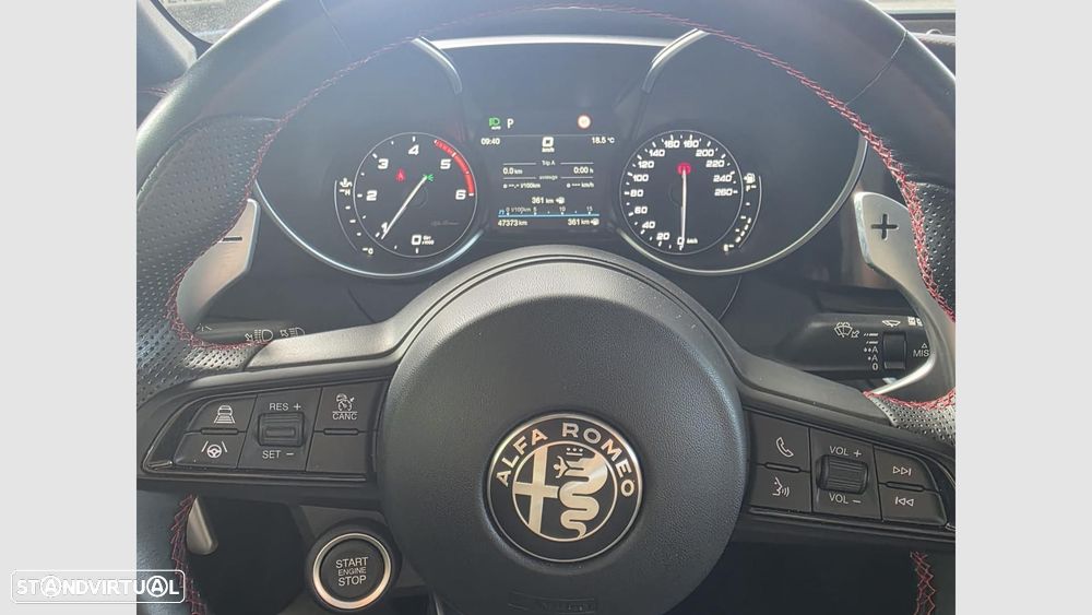 Alfa Romeo Giulia 2.2 D Estrema Q4 AT8 - 25