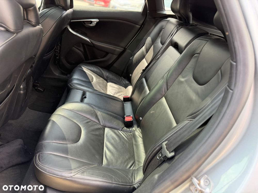 Volvo V40 D4 Drive-E R-Design Summum - 18