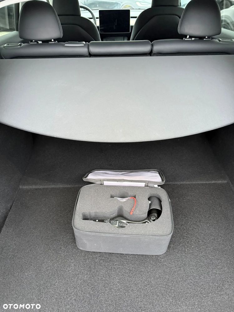 Tesla Y Long Range Dual Motor AWD - 18