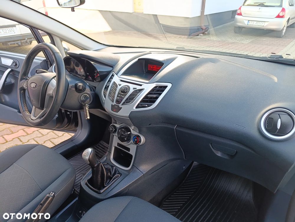 Ford Fiesta 1.25 Celebration - 13