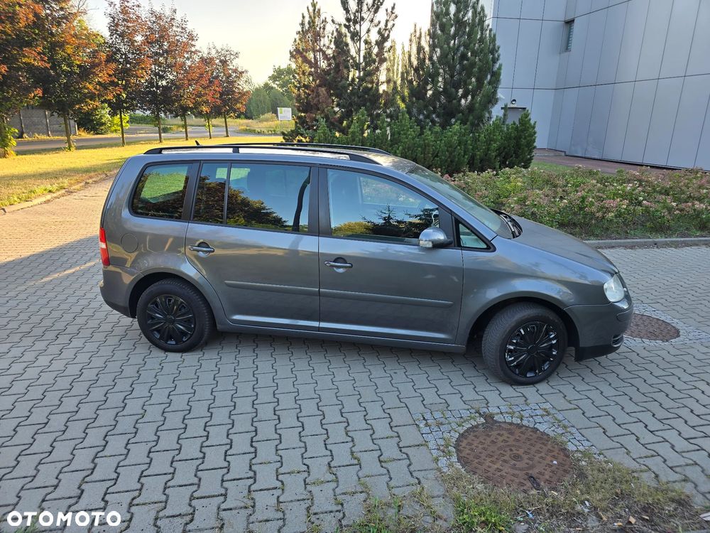 Volkswagen Touran 1.6 FSI - 29