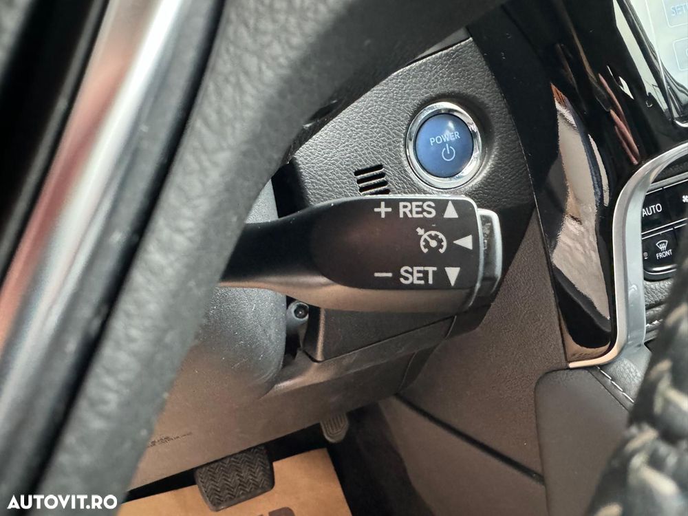 Toyota Auris 1.8 VVT-i Hybrid Automatik Touring Sports Team Deutschland - 31