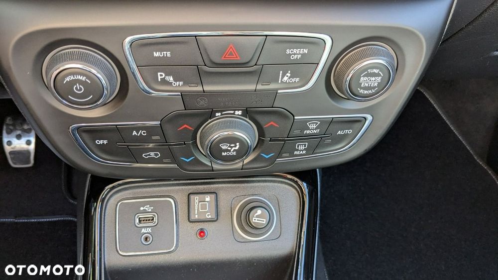 Jeep Compass - 32