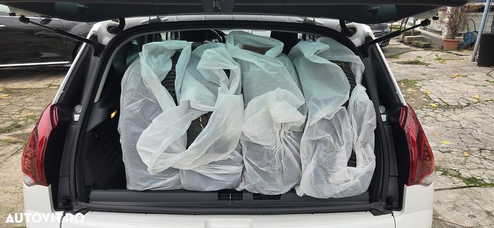 Peugeot 3008 Hybrid4 - 13