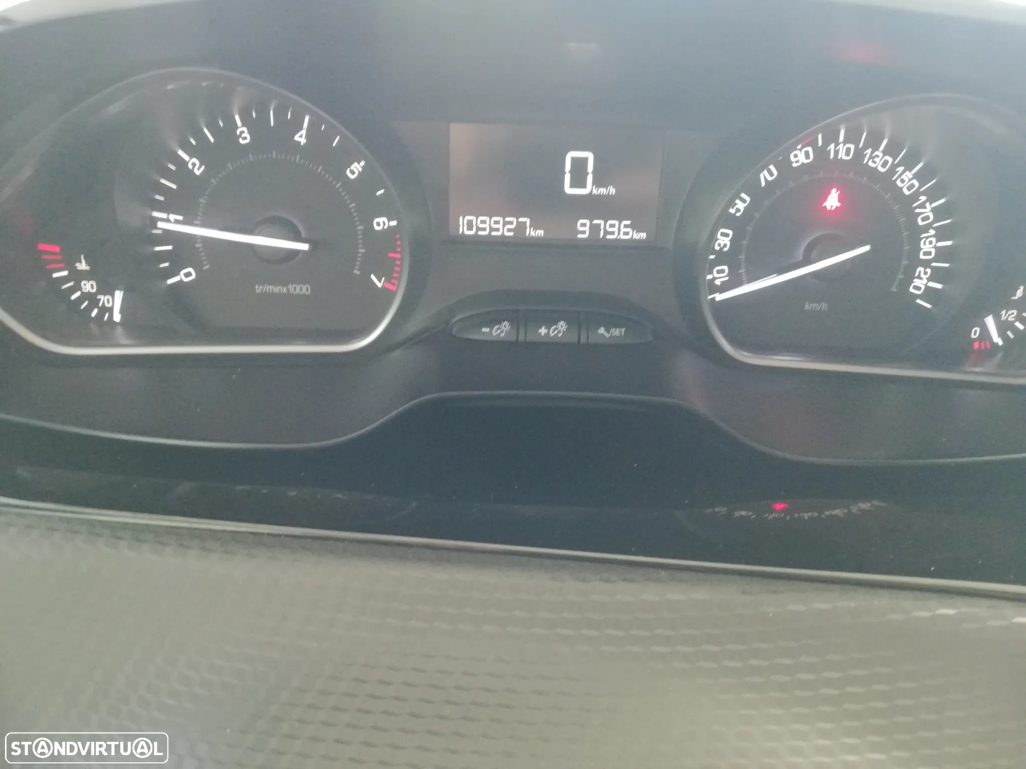 Peugeot 208 1.2 PureTech Signature - 11