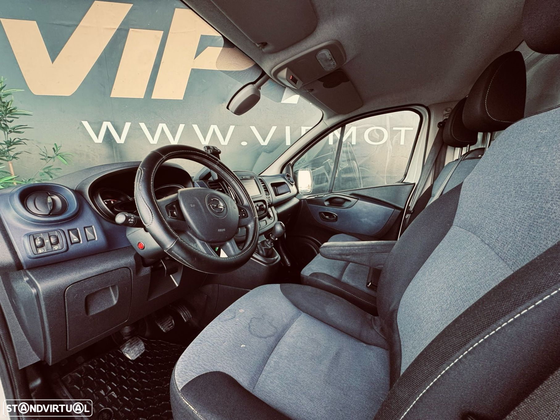 Opel Vivaro - 24