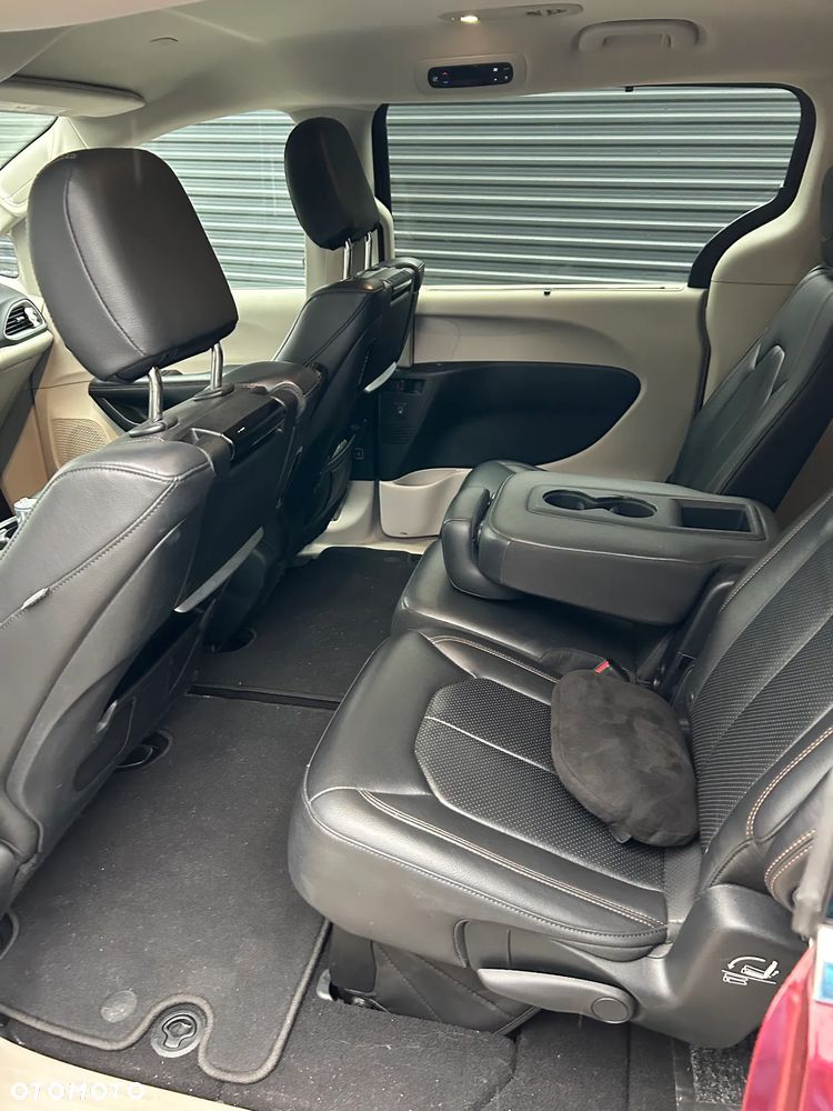 Chrysler Pacifica - 12