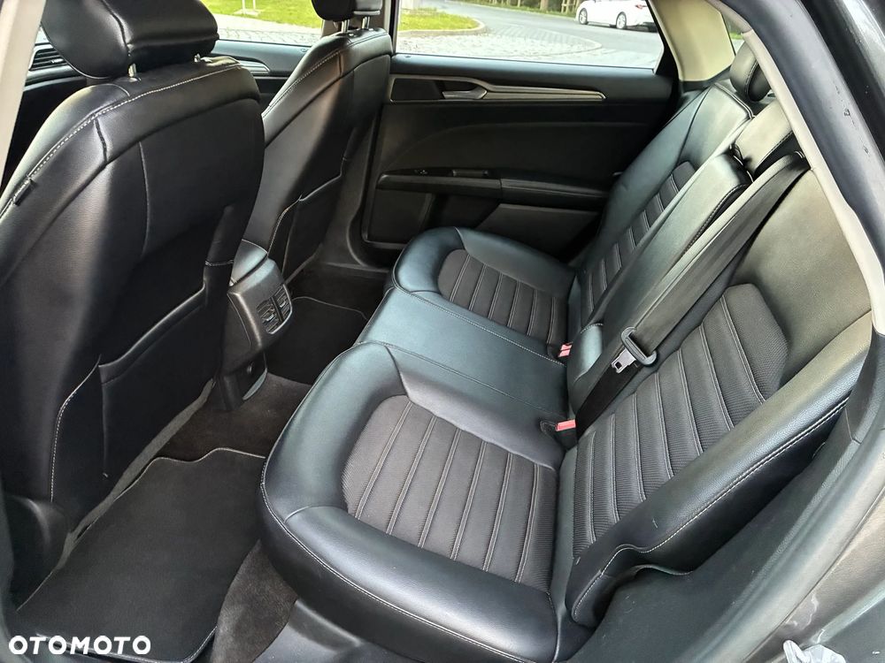 Ford Fusion - 11