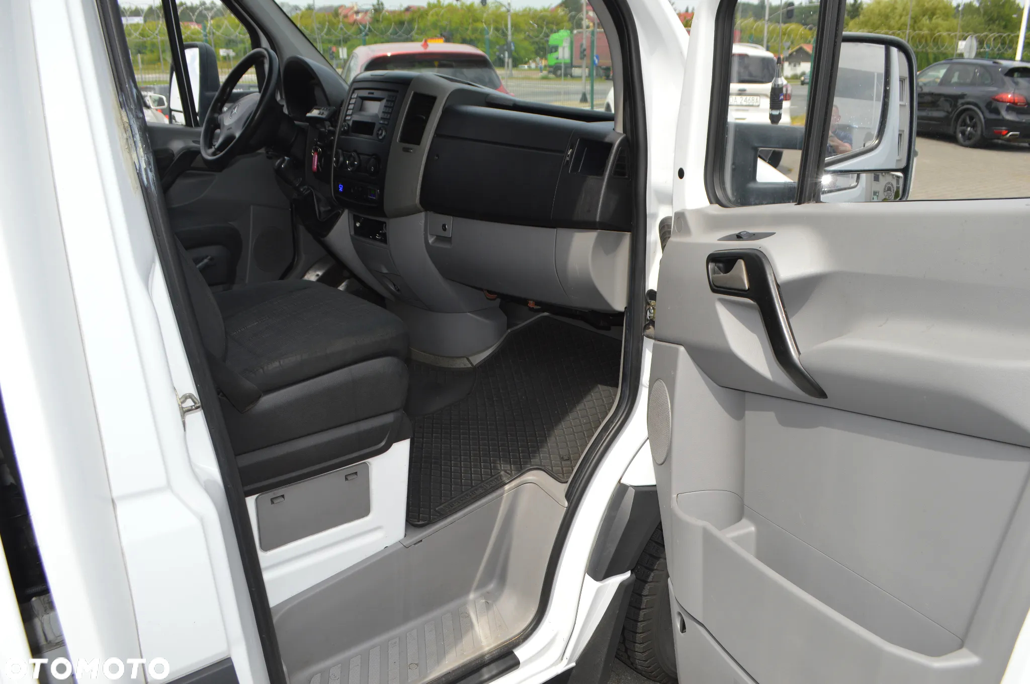 Mercedes-Benz Sprinter - 16