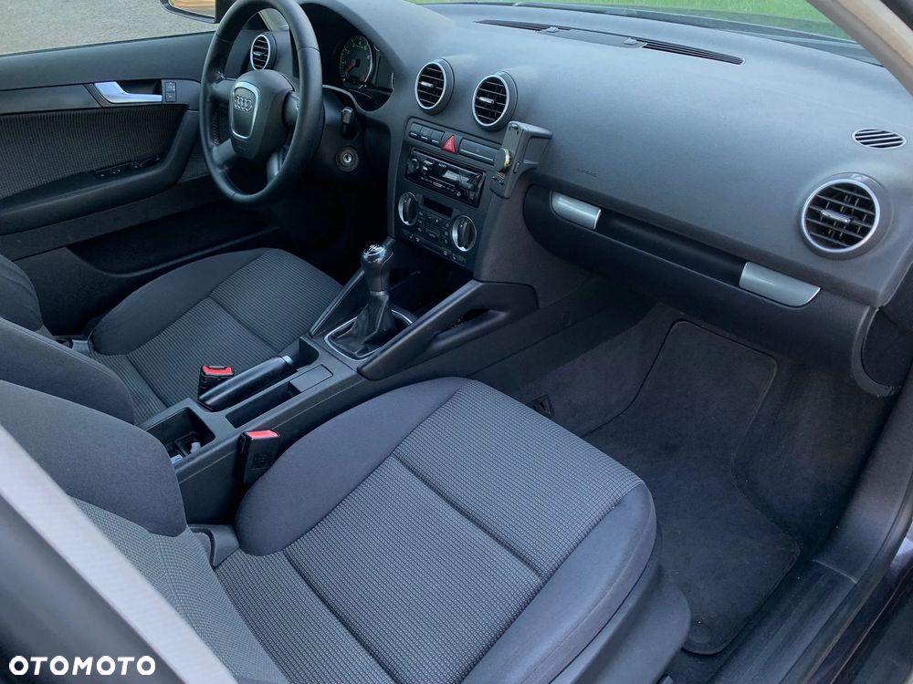 Audi A3 Sportback 1.6 Ambiente - 14