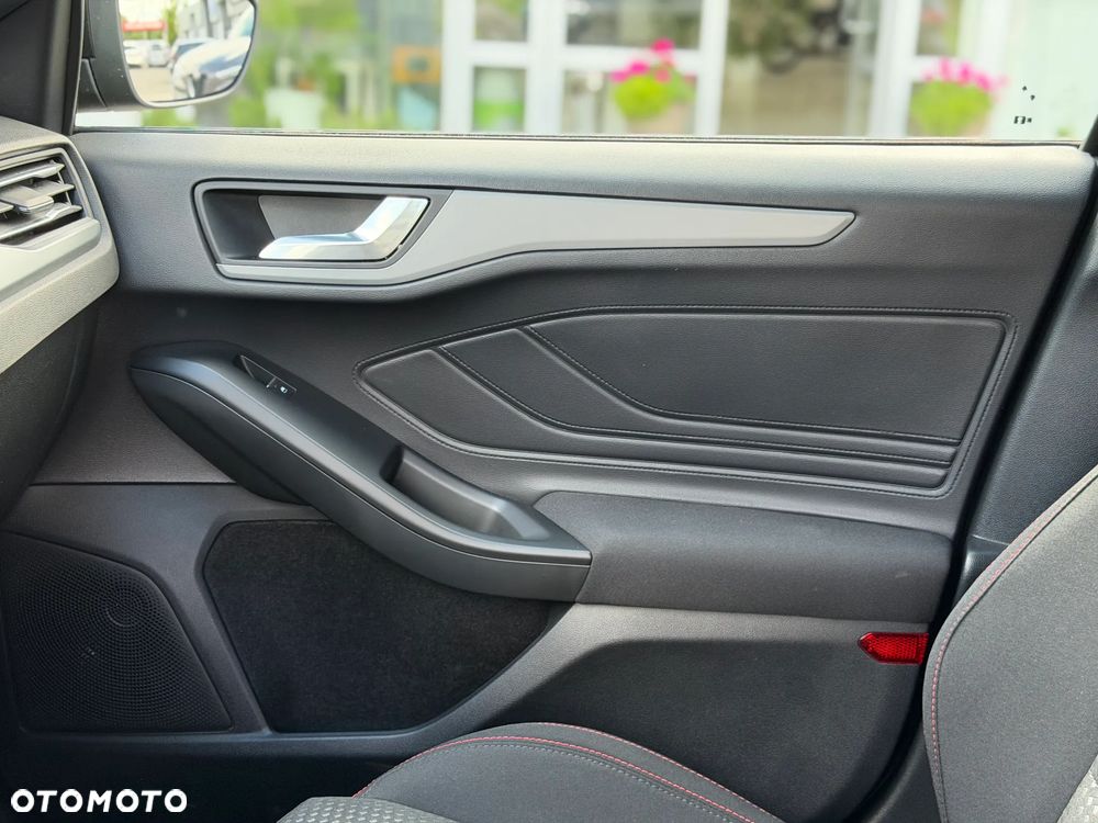 Ford Focus 1.0 EcoBoost mHEV ST-Line - 16